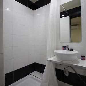 Single Room Bathroom